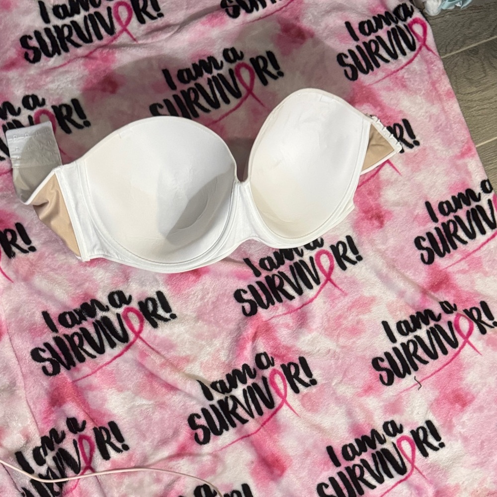 Maidenform Cream and Tan Bra